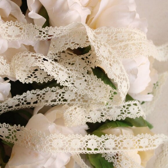 Vintage Lace Trim, Ivory Crochet, .75" Two Yards - Picture 5 of 10